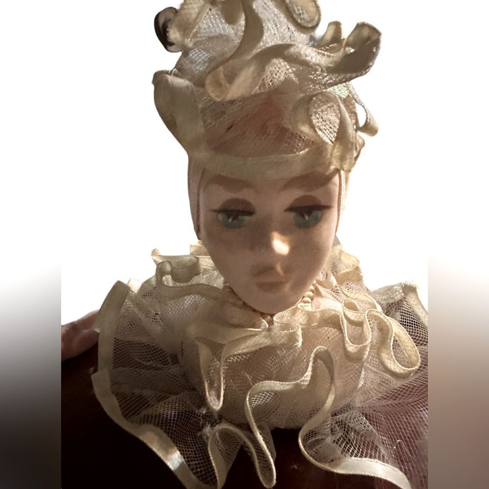 Vintage bust doll. Rare. 6 inches tall. Ceramic with lace.